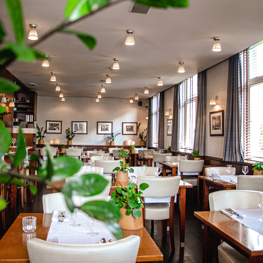 Le Mess Restaurant Dining room Tables
